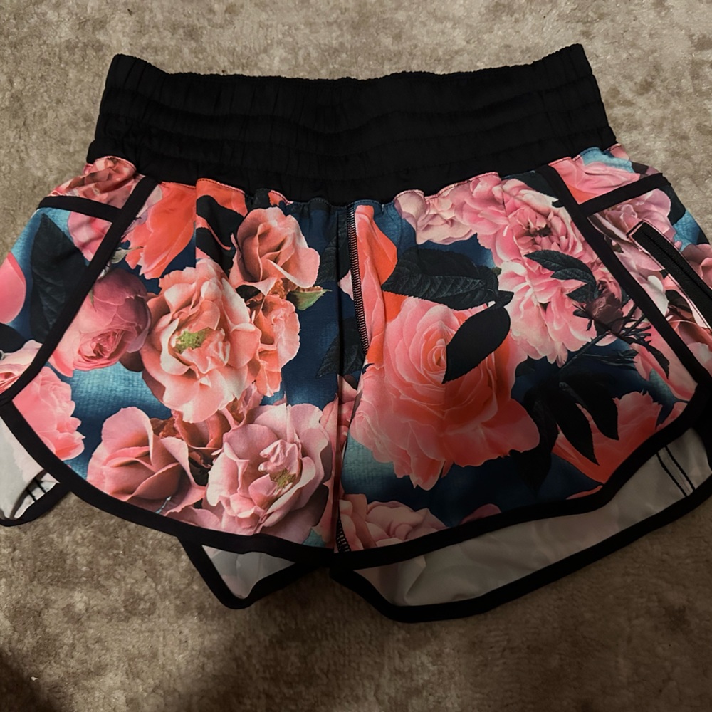 Lululemon Tracker Shorts II - Secret Garden